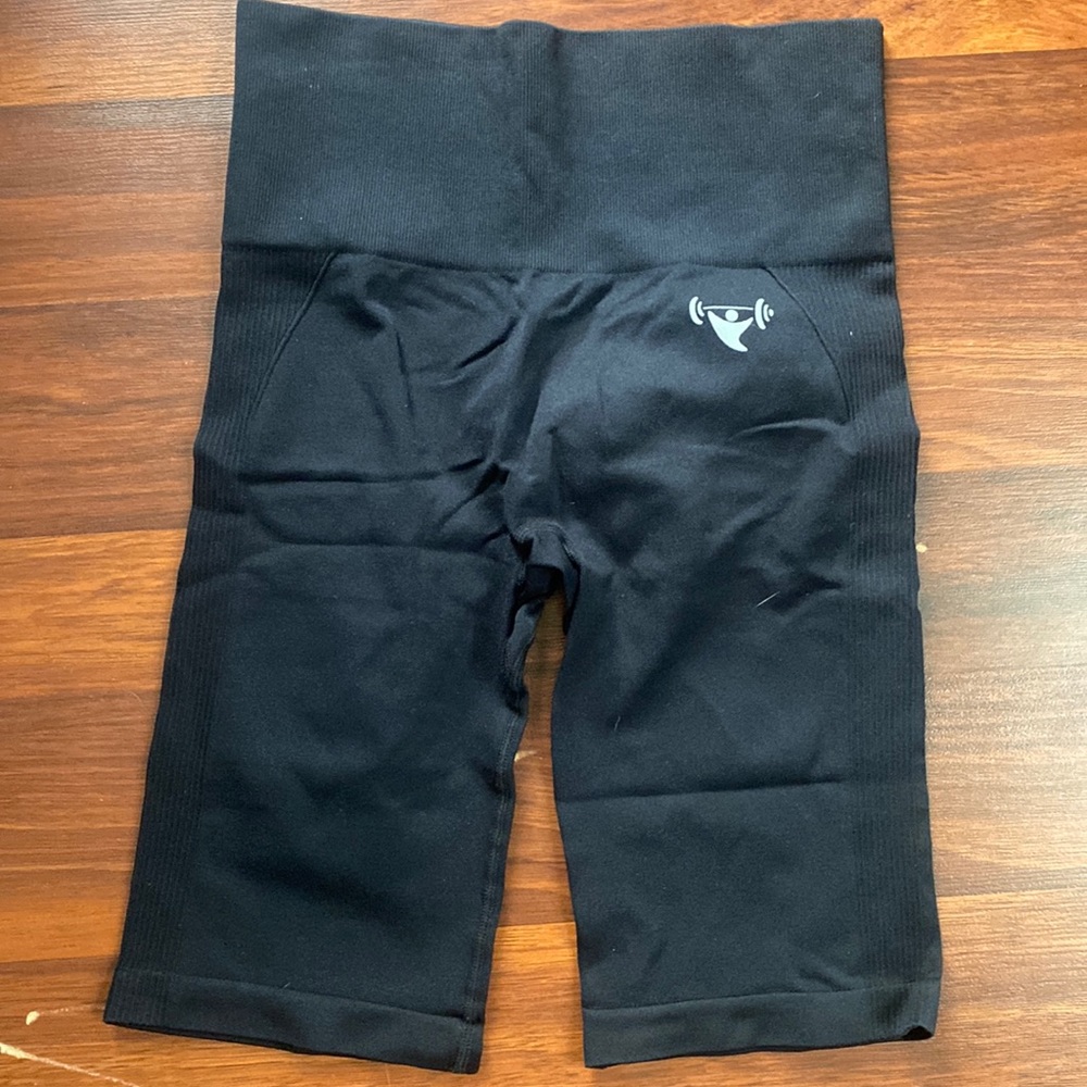 NWOT Power Gym Store Scrunch Butt Biker Shorts